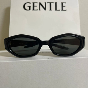 젠틀몬스터 블랙 선글라스