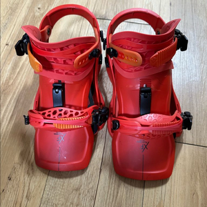 2122 플럭스 xf 바인딩 레드색상 m 사이즈 판매합니다.