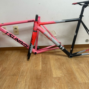 엔진 블러드 오렌지 핑크 쓰나미 이미지