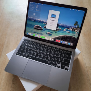 부산 맥북에어M1 8GB / 256GB 배터리98% 그레이 팝니다.