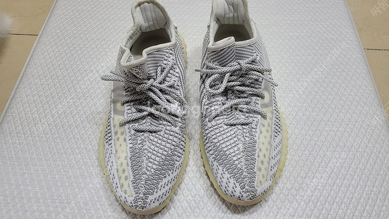 아디다스 이지 부스트 350 V2 스태틱 논리플렉티브--1