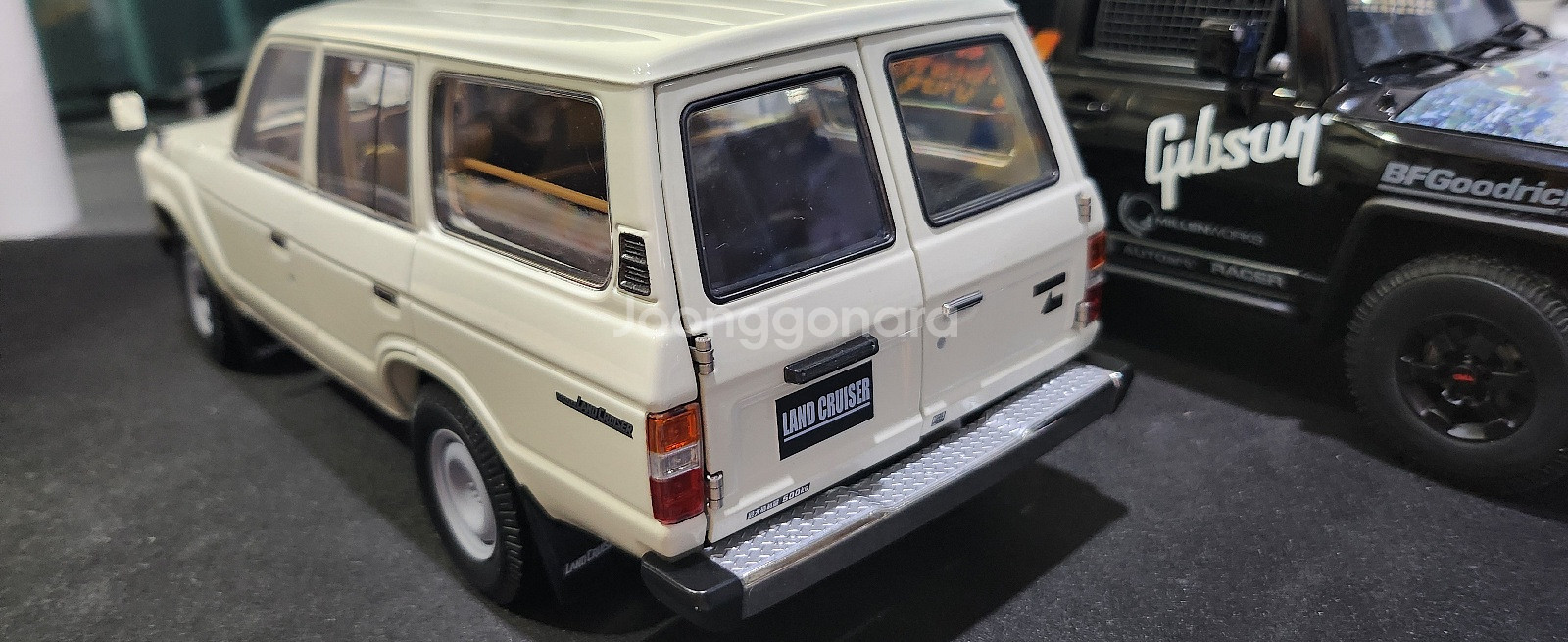 토요타 랜드크루저 60 1/18 다이캐스트 모델카--2