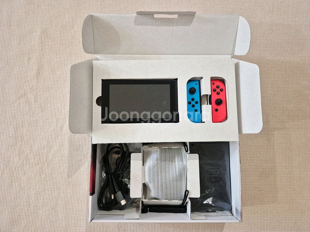 닌텐도스위치 2017버전 박스(액정필름,정품파우치)--1