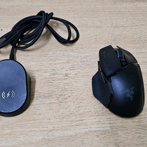 레이저 바실리스크 V3 무선마우스 , 충전독 포함