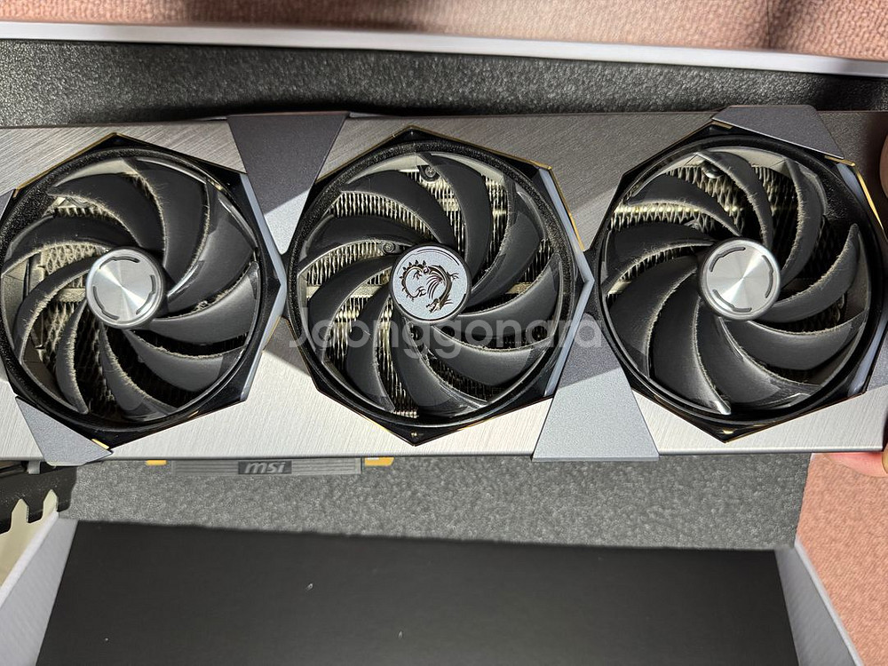 RTX 4090 SUPRIM X 그래픽카드--2