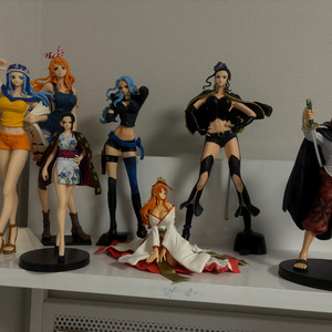 피규어들 싸게 내놓아요