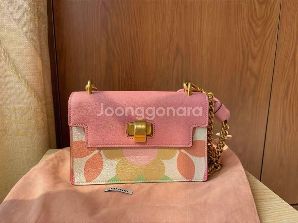 미우미우 꽃무늬 크로스백--1