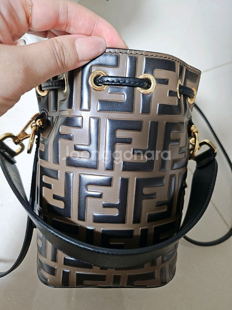 펜디 몬트레조 버킷백--3