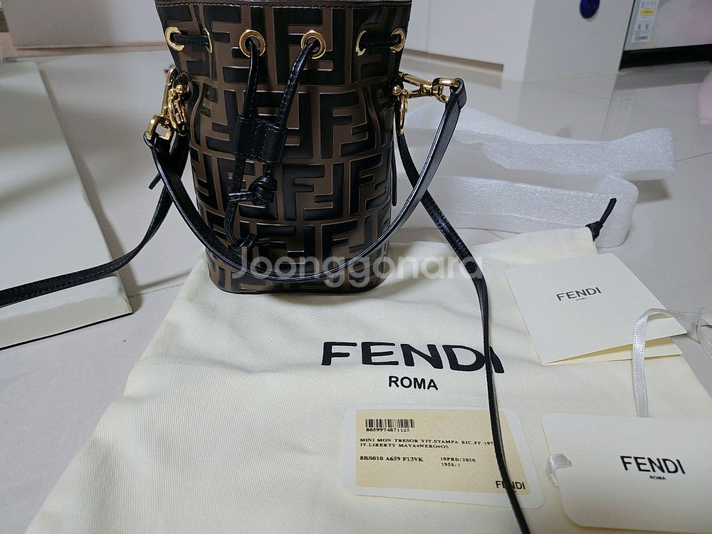 펜디 몬트레조 버킷백--0