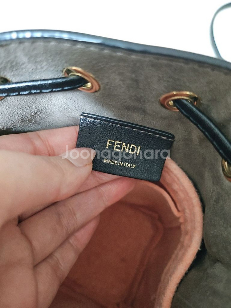 펜디 몬트레조 버킷백--4