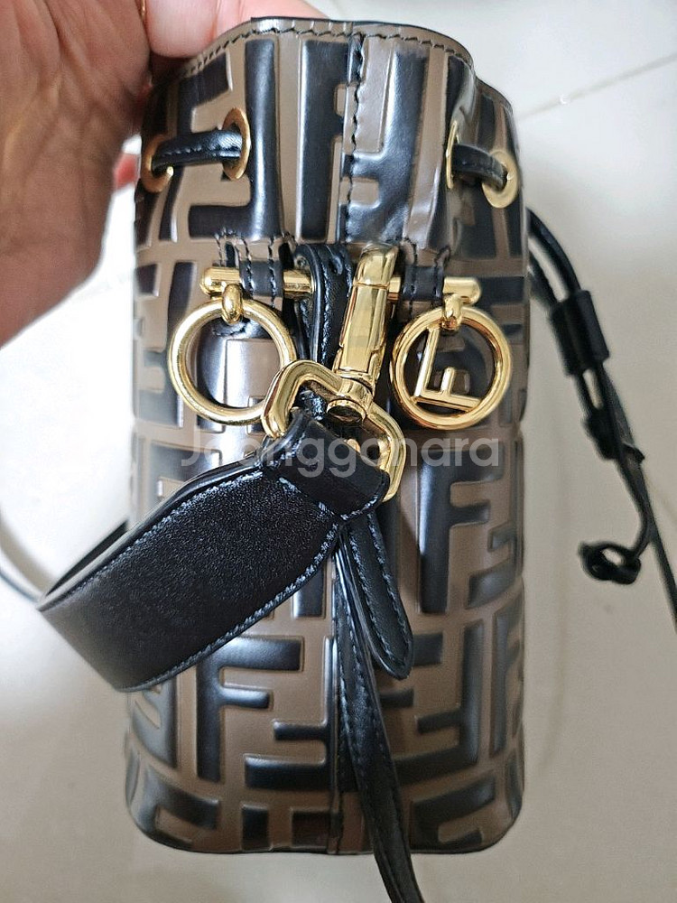 펜디 몬트레조 버킷백--5