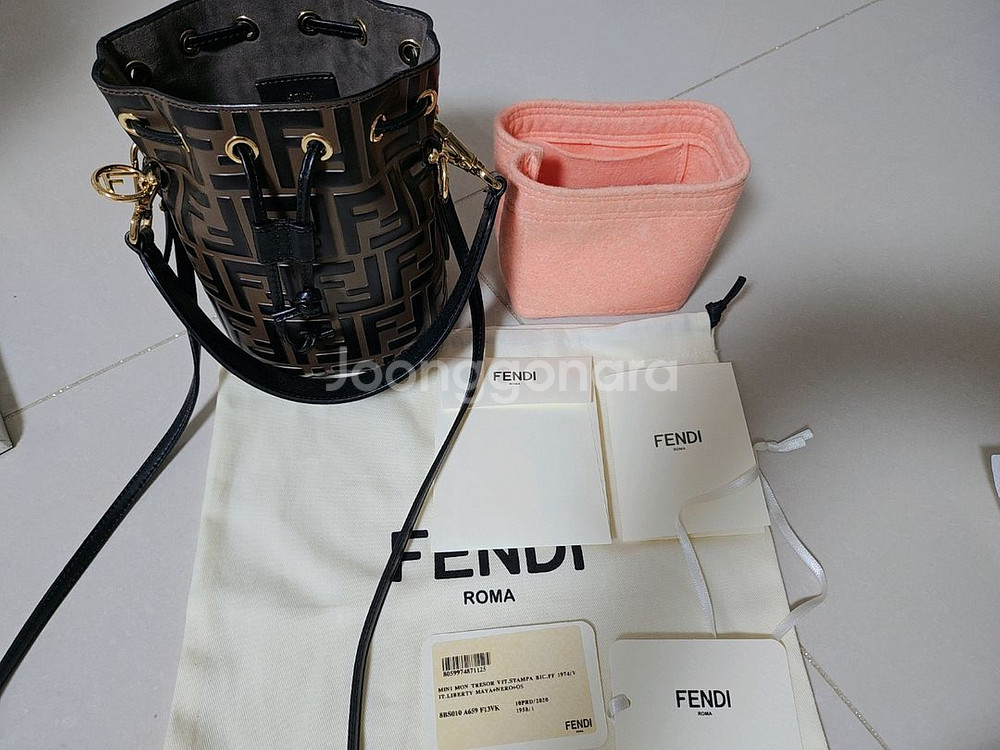 펜디 몬트레조 버킷백--7