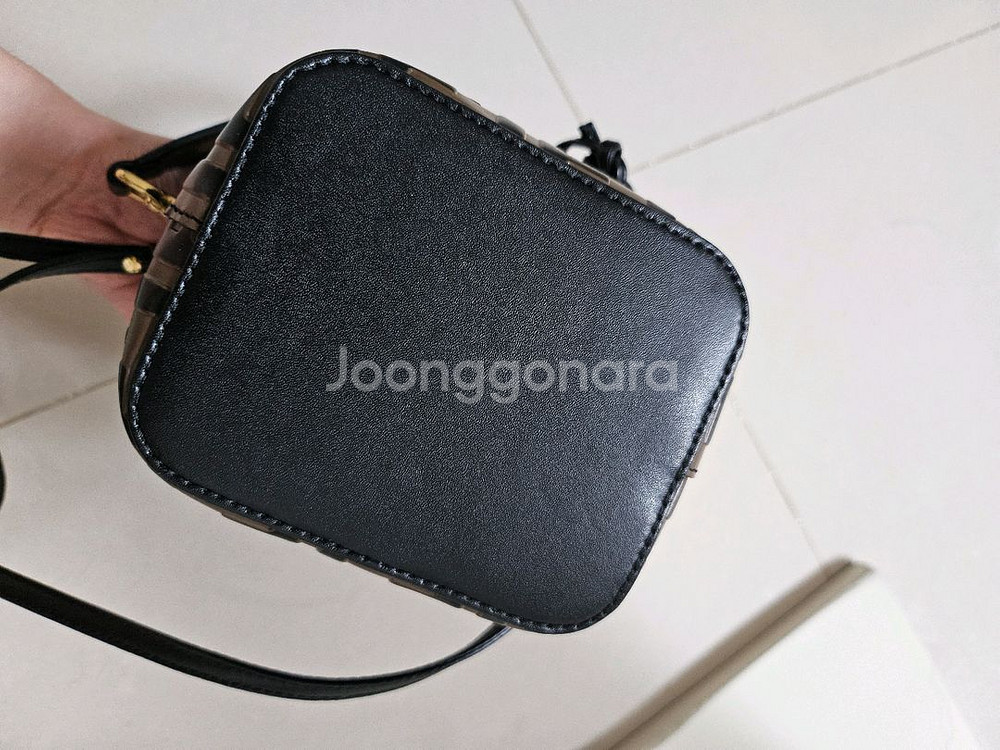 펜디 몬트레조 버킷백--9