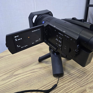 소니 AX700 4K 캠코더 거의 새거 200에 급하게 처분합니다