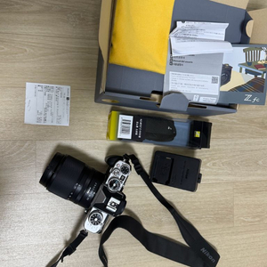 니콘 Zfc / z18mm-140mm줌렌즈 구성 급처합니다.