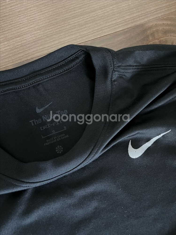 나이키 드라이핏 기능성 반팔티 (L)--1