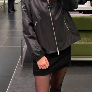 프라다 삼각로고 바람막이 점퍼