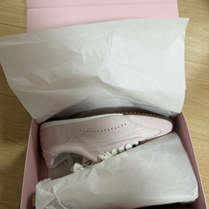 [정품 새상품]알로 지수 선셋스니커즈 240