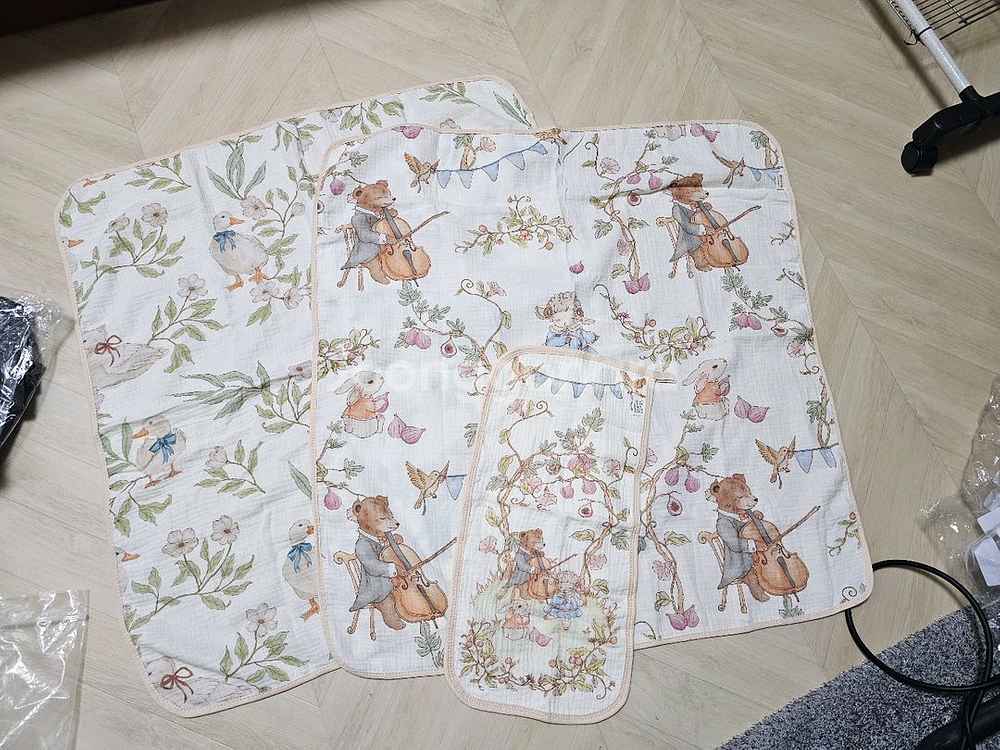 새상품)아기 이동식 기저귀 매트 유모차가방 거즈수건 이불--6