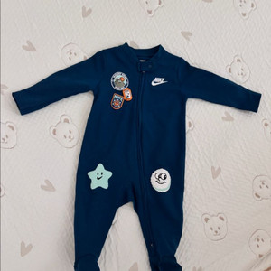나이키 베이비 우주복