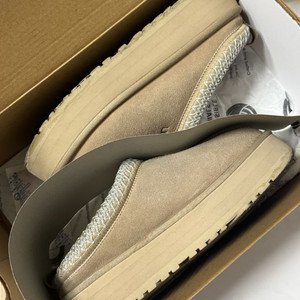 UGG 어그 타즈 240