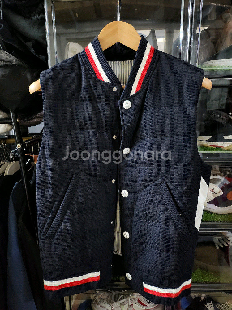 4회착 몽클레르 톰브라운 패딩조끼 몽클레어 톰브 패딩--0