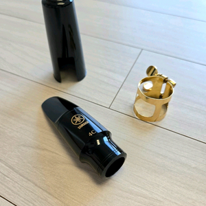 매우깨끗반짝윤기 새것야마하 정품 알토색소폰 마우스피스&골드리가쳐캡