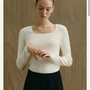 시에 슈어 스퀘어넥 니트