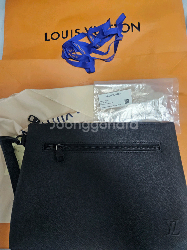 루이비통 테이크오프 클러치백 새상품 25년 신상 새제품--1