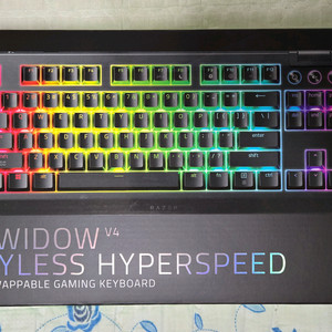 레이저 블랙위도우v4 TKL 하이퍼스피드 무선 텐키리스 키보드 (단순개봉)