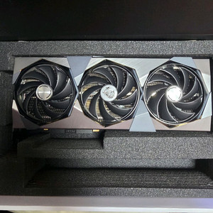 RTX 4090 슈프림X 그래픽카드