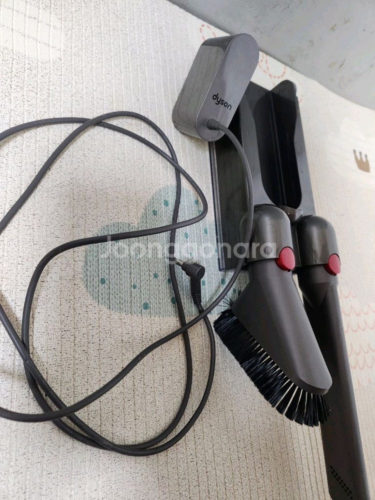 다이슨 v10 용 벽걸이거치대 와 충전기--2