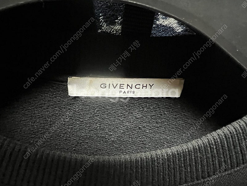 (정품)지방시 샤크 맨투맨 판매합니다.--2