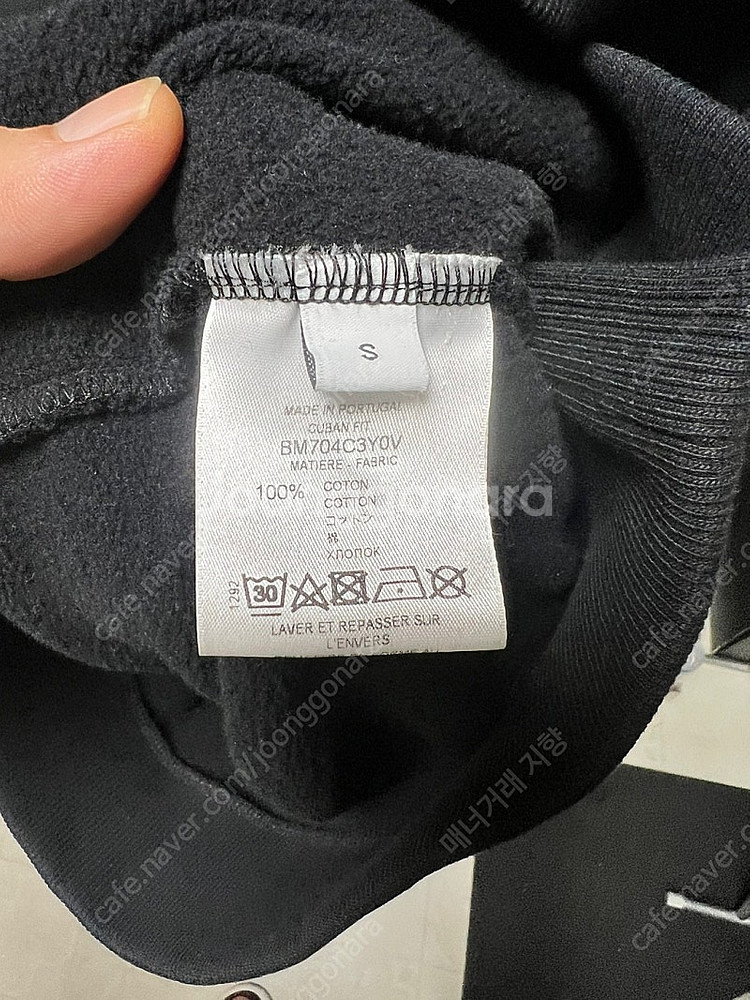 (정품)지방시 샤크 맨투맨 판매합니다.--4