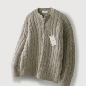 무드인사이드 꽈배기 헨리넥 니트 급처