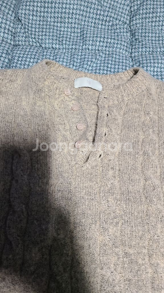 무드인사이드 꽈배기 헨리넥 니트 급처--3