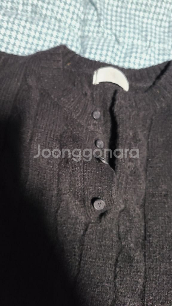 무드인사이드 꽈배기 헨리넥 니트 급처--3