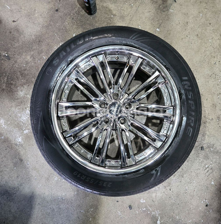 웨즈크란제 아쿠에르도 19인치 크롬휠 4개 팝니다--4