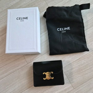 셀린느 카드지갑 팝니다.