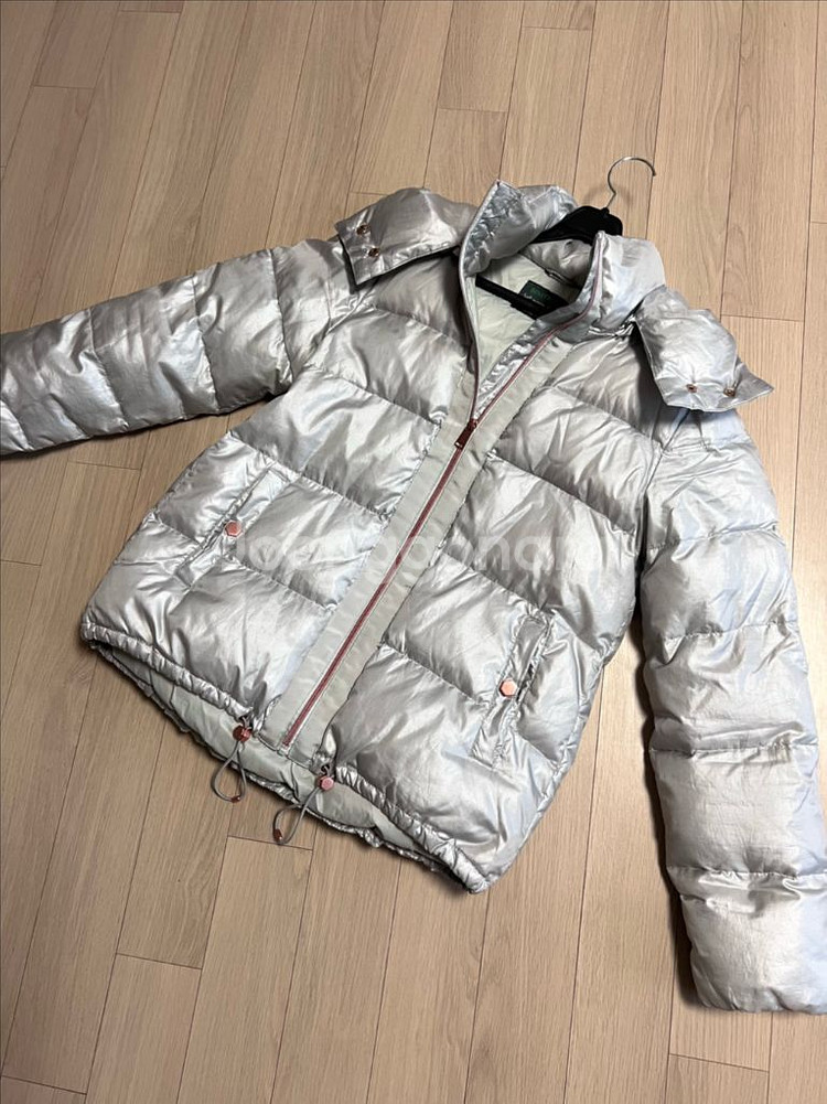 베네통 BENETTON 실버 로즈골드 구스다운 숏 푸퍼 패딩 후드 그레이 거위털 점퍼 자켓--2