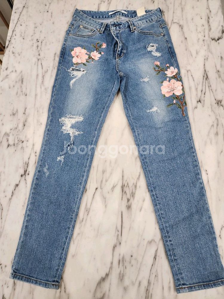 게스 벚꽃에디션 여성 청바지 팝니다 24-25--0