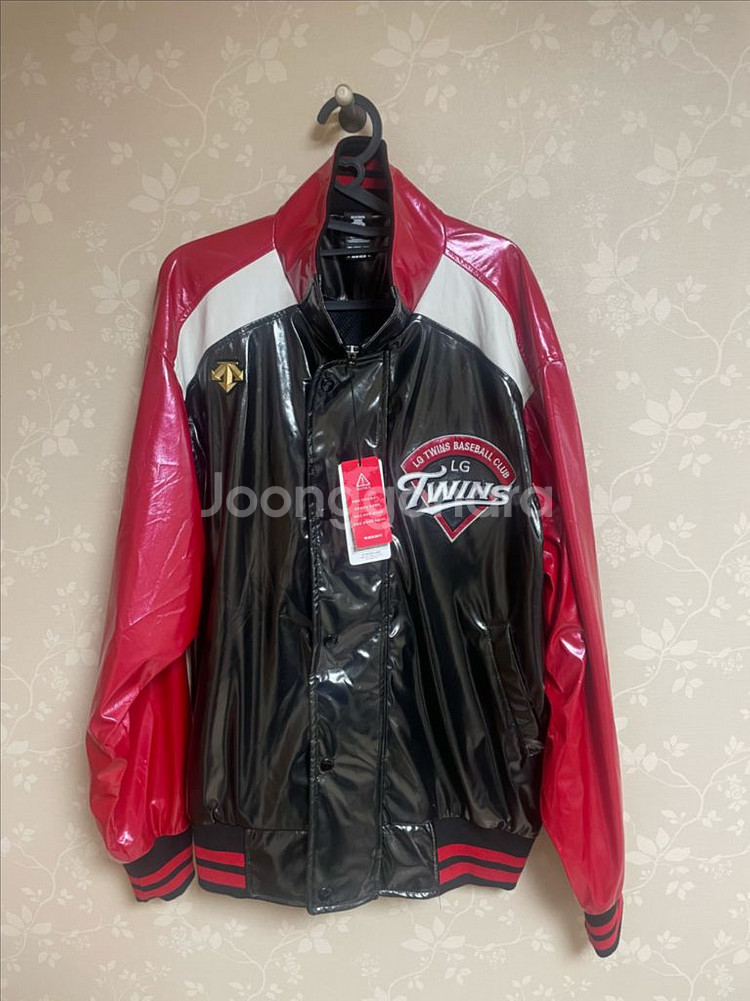 엘지트윈스 데샹트 구로고 유광점퍼 새상품 판매중--0