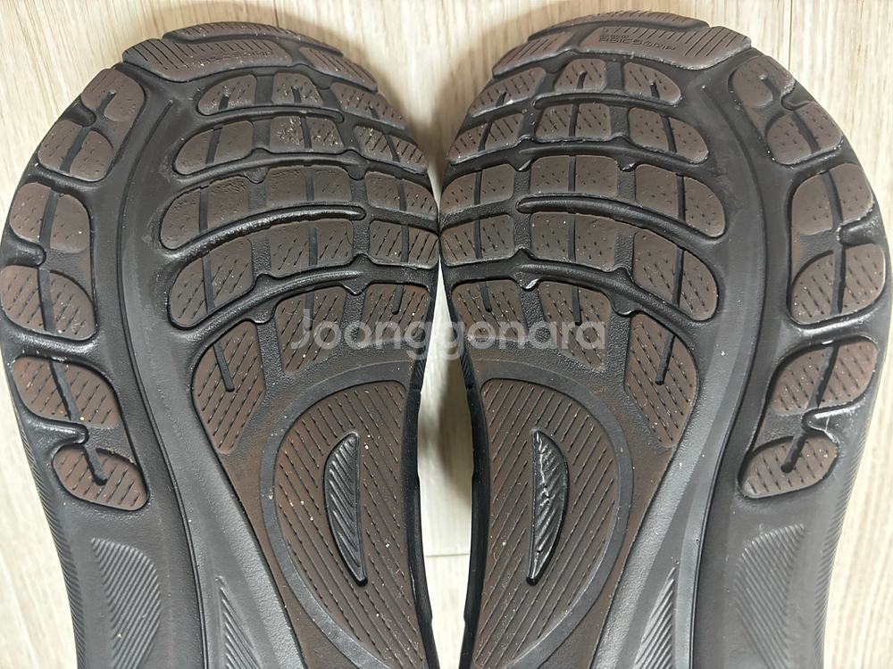 아식스 젤카야노 31 플래티넘 255mm 러닝화--5