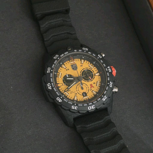 루미녹스 XB.3745 베어그릴스 시계