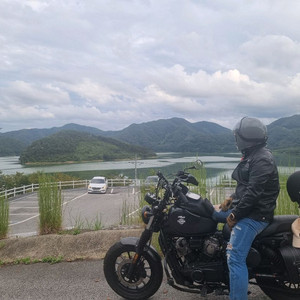 아퀼라300 반만세 파라요