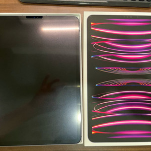 아이패드 프로 11 M2 128GB 셀룰러 + 정품 매직키보드