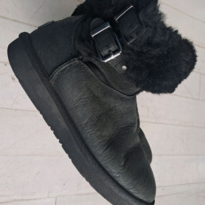 UGG 퍼 부츠