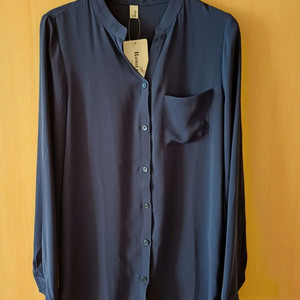 미착용 남색 블라우스 판매합니다