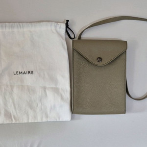 르메르 엔벨롭 크로스백 더스티 카키