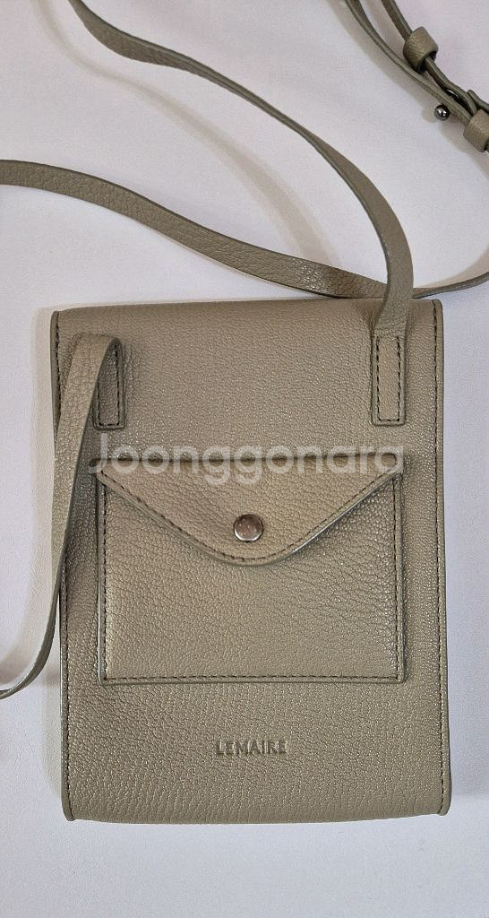 르메르 엔벨롭 크로스백 더스티 카키--1